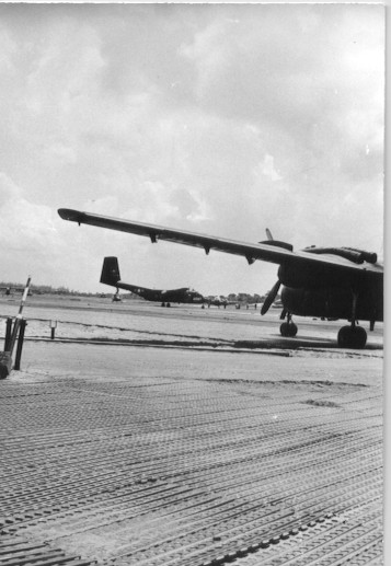 payette-73-Caribu's-on-the-tarmac-CanTho-1965